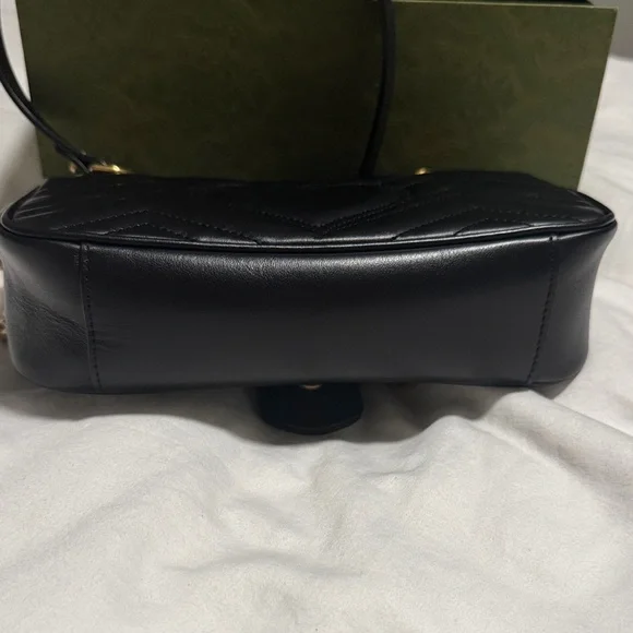 Gucci GG Marmont Black Quilted Shoulder Bag with Gold Chain - Picture 3 of 10